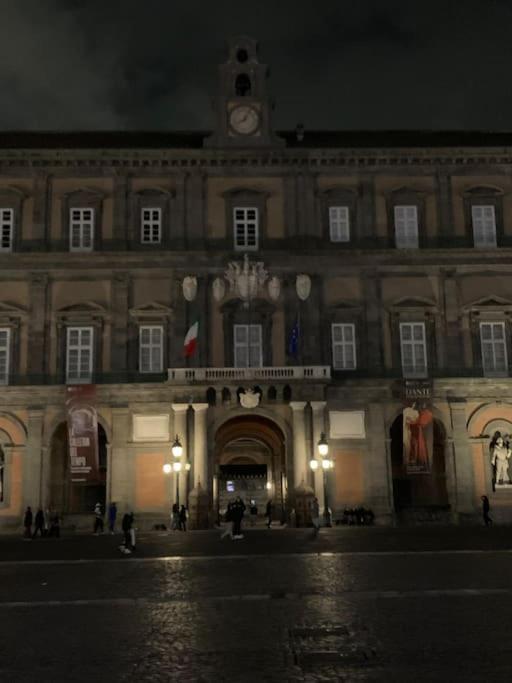 Casa Via Toledo. Centralissima E Vicina Al Porto Napoli